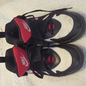 Nike Air black,white and red men's size 7.5